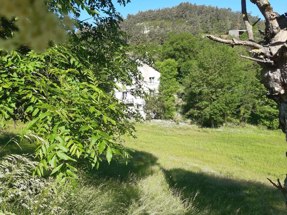 Bed and Breakfast Au Domaine Des Oiseaux Montredon  Exterior foto